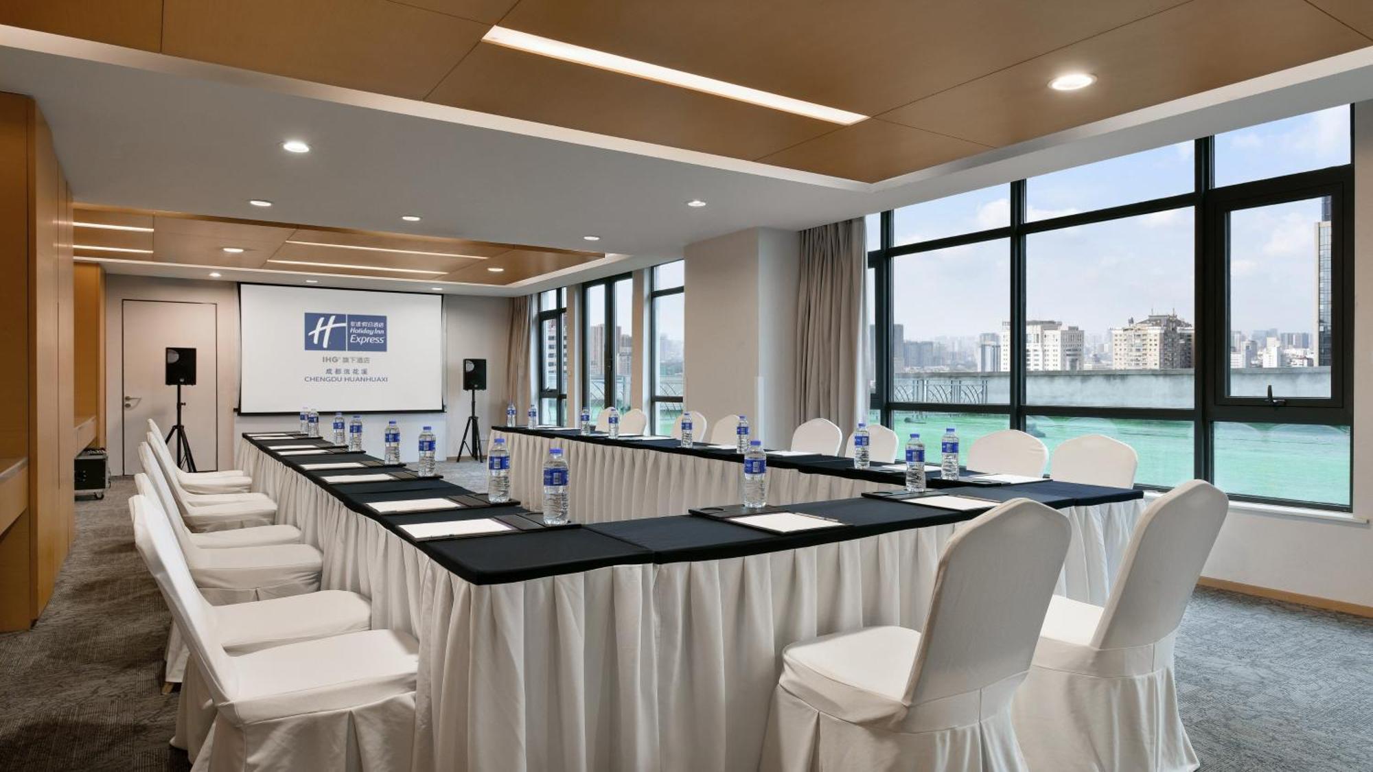 Holiday Inn Express Chengdu Huanhuaxi By Ihg-Near Jinsha Site Musem,Near Wuhou Temple Museum,Welcome Drinks,Free Gym,Free Self-Service Laundry Ченду Екстер'єр фото