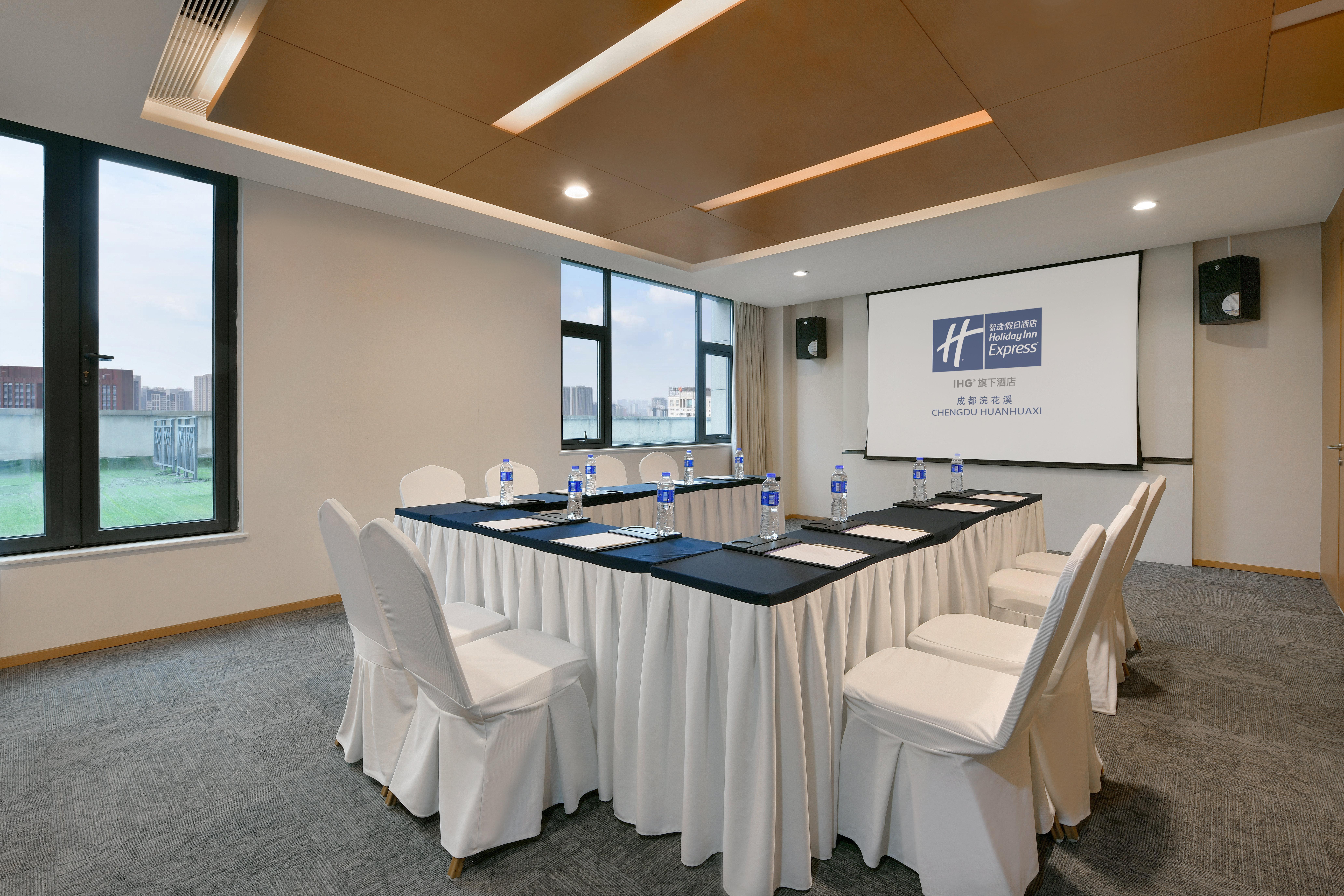 Holiday Inn Express Chengdu Huanhuaxi By Ihg-Near Jinsha Site Musem,Near Wuhou Temple Museum,Welcome Drinks,Free Gym,Free Self-Service Laundry Ченду Екстер'єр фото