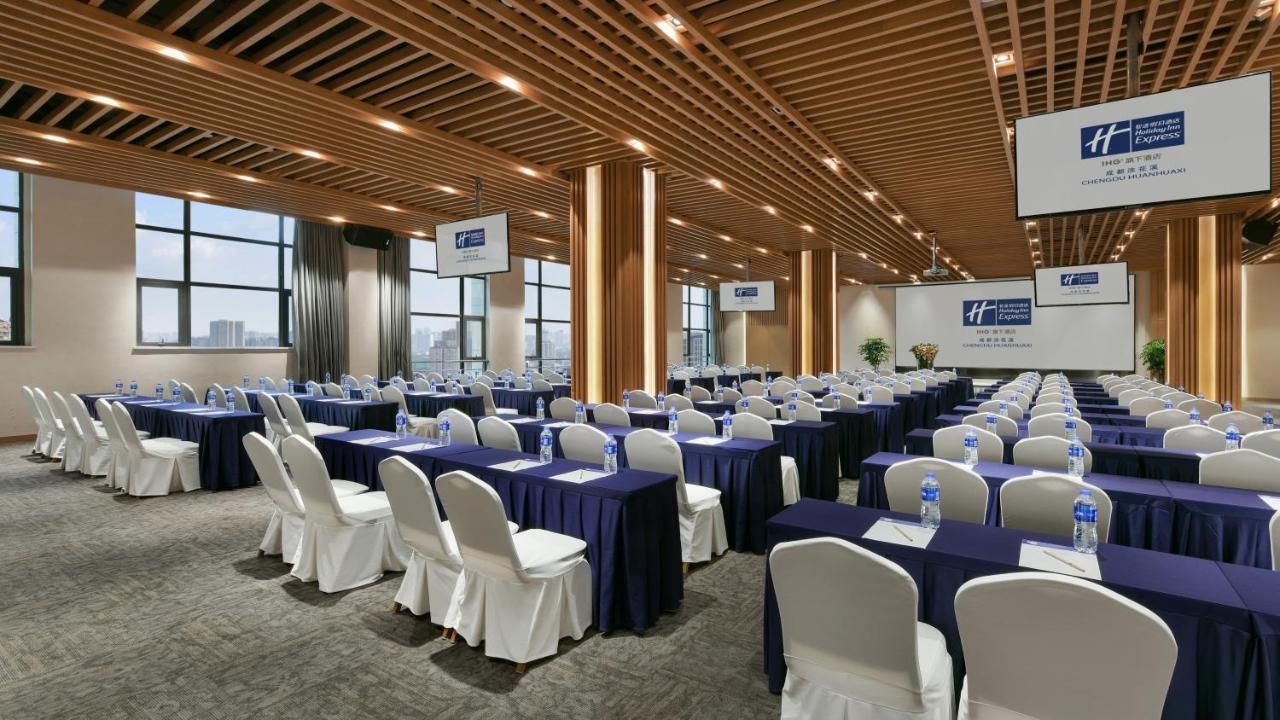 Holiday Inn Express Chengdu Huanhuaxi By Ihg-Near Jinsha Site Musem,Near Wuhou Temple Museum,Welcome Drinks,Free Gym,Free Self-Service Laundry Ченду Екстер'єр фото