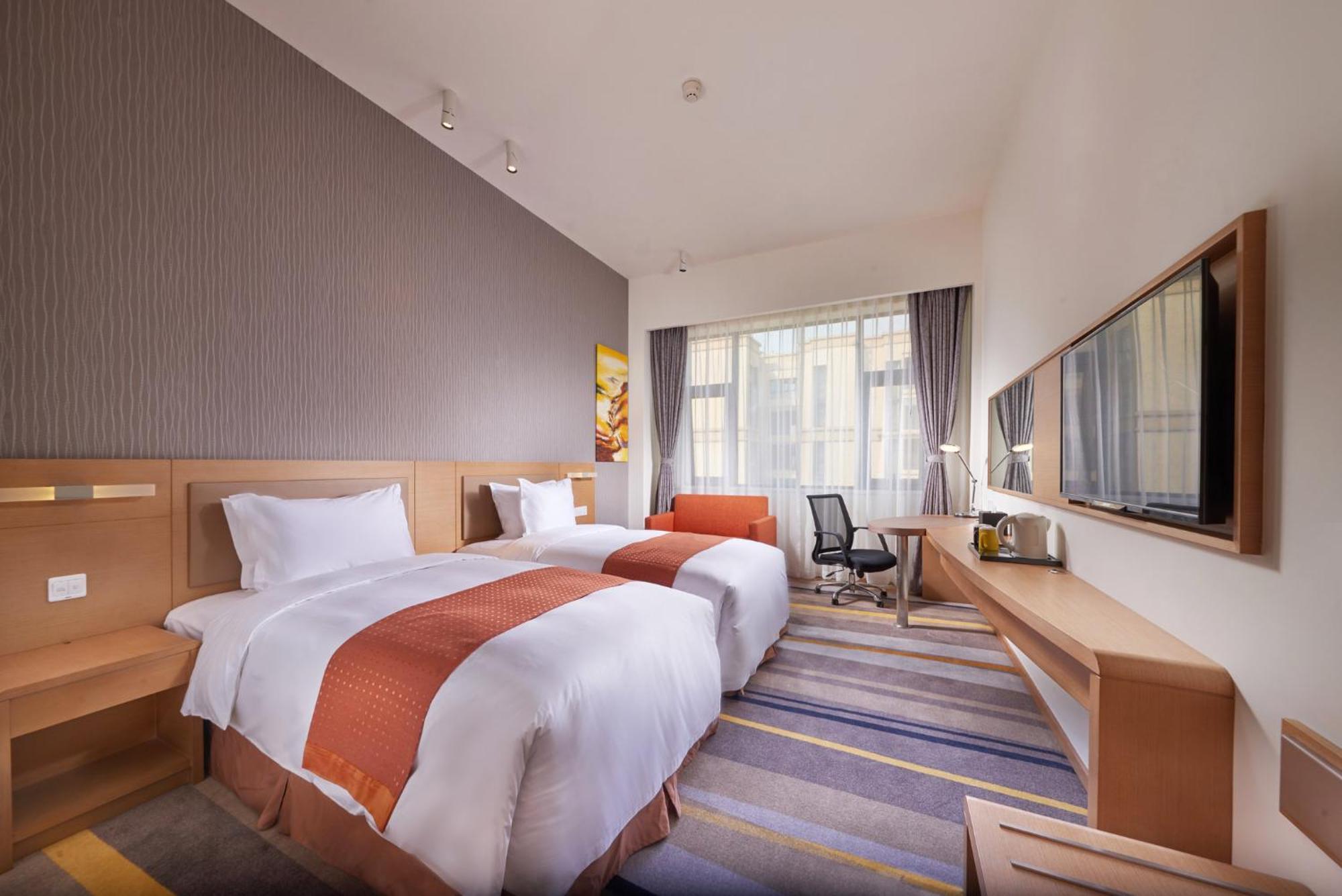 Holiday Inn Express Chengdu Huanhuaxi By Ihg-Near Jinsha Site Musem,Near Wuhou Temple Museum,Welcome Drinks,Free Gym,Free Self-Service Laundry Ченду Екстер'єр фото