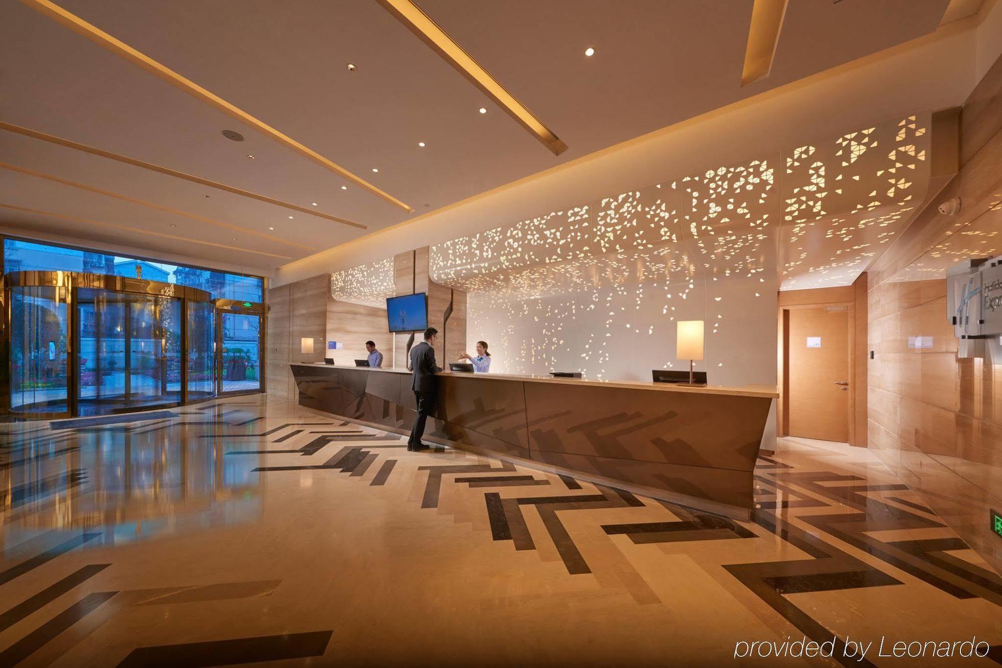Holiday Inn Express Chengdu Huanhuaxi By Ihg-Near Jinsha Site Musem,Near Wuhou Temple Museum,Welcome Drinks,Free Gym,Free Self-Service Laundry Ченду Екстер'єр фото