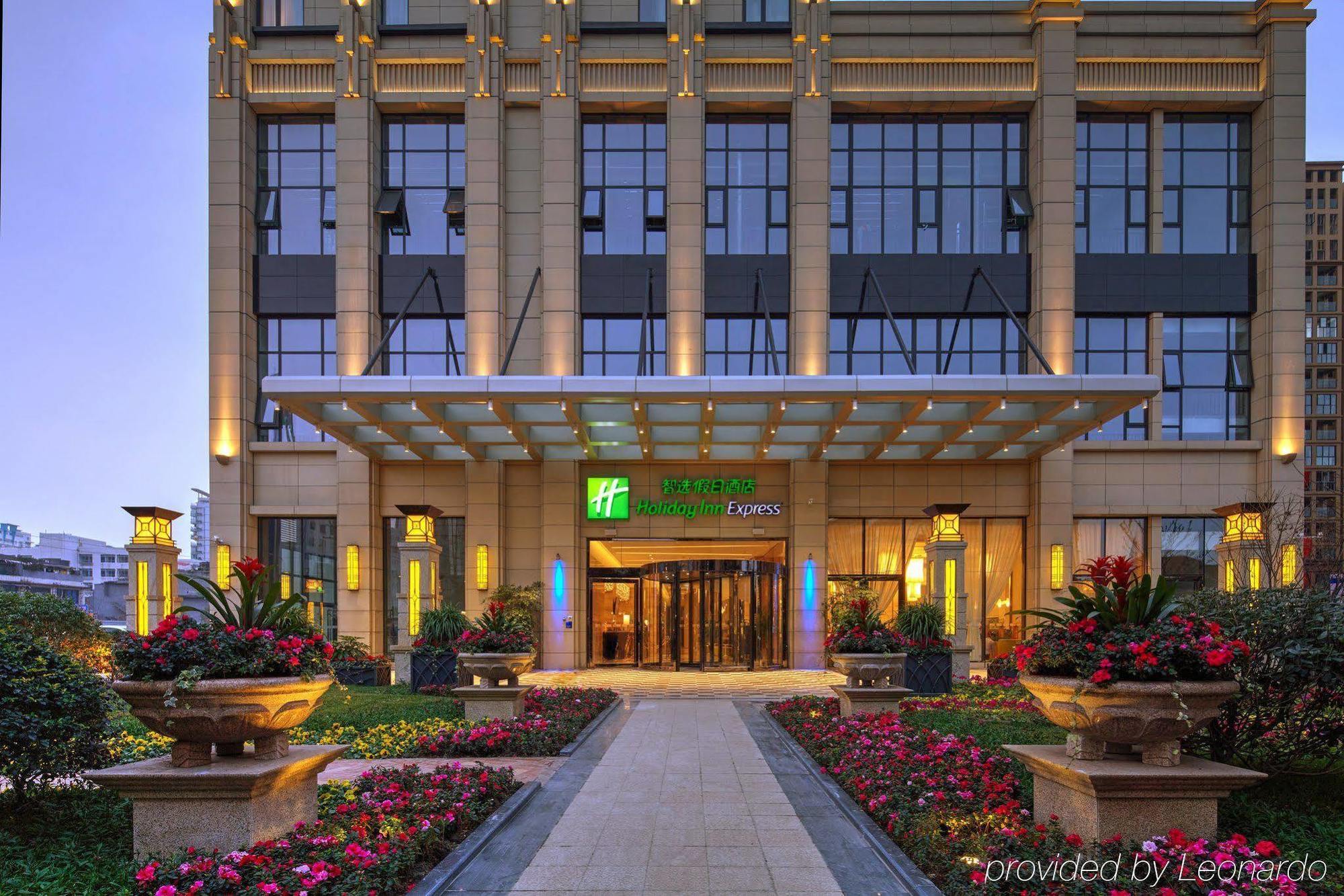 Holiday Inn Express Chengdu Huanhuaxi By Ihg-Near Jinsha Site Musem,Near Wuhou Temple Museum,Welcome Drinks,Free Gym,Free Self-Service Laundry Ченду Екстер'єр фото