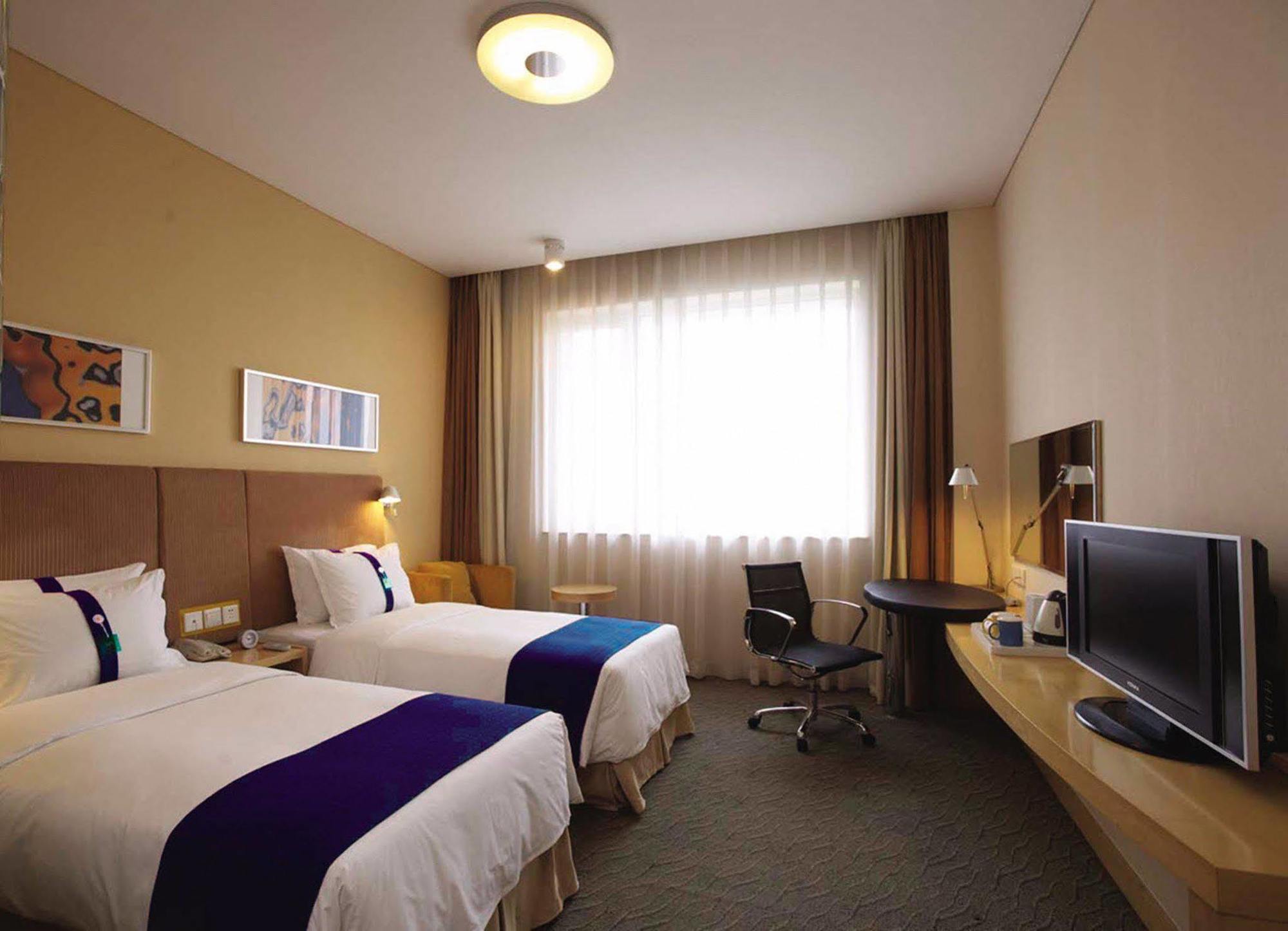 Holiday Inn Express Chengdu Huanhuaxi By Ihg-Near Jinsha Site Musem,Near Wuhou Temple Museum,Welcome Drinks,Free Gym,Free Self-Service Laundry Ченду Екстер'єр фото
